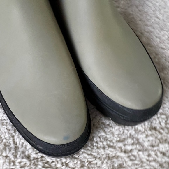 Women’s Size 8 Green/Black Ankle Rain Boots - Picture 3 of 10